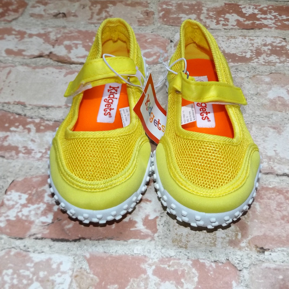 Kidgets Water Shoes - Picture 2 of 2